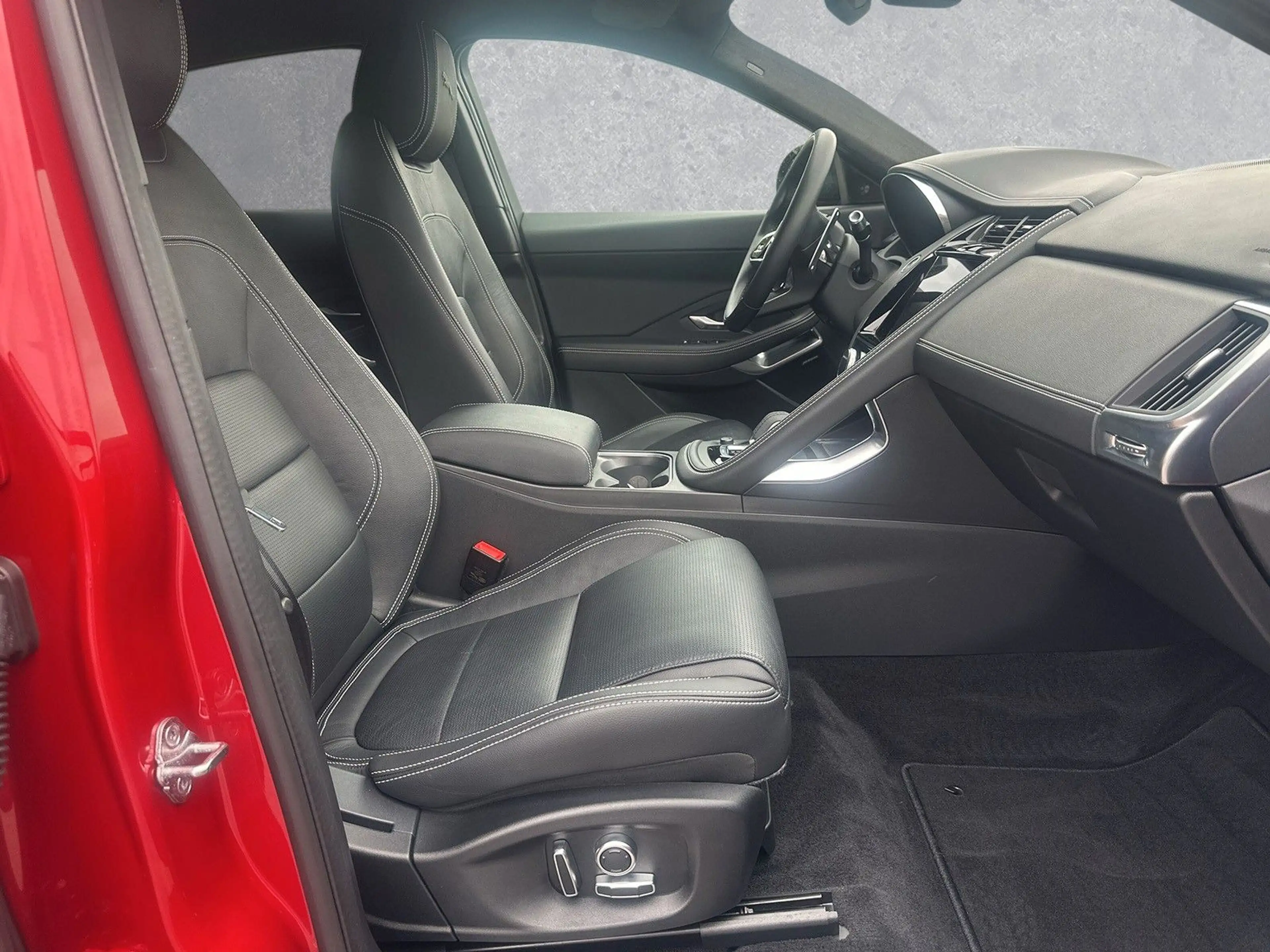 Jaguar E-Pace P300 Sport AWD ACC LED HUD — photo 3