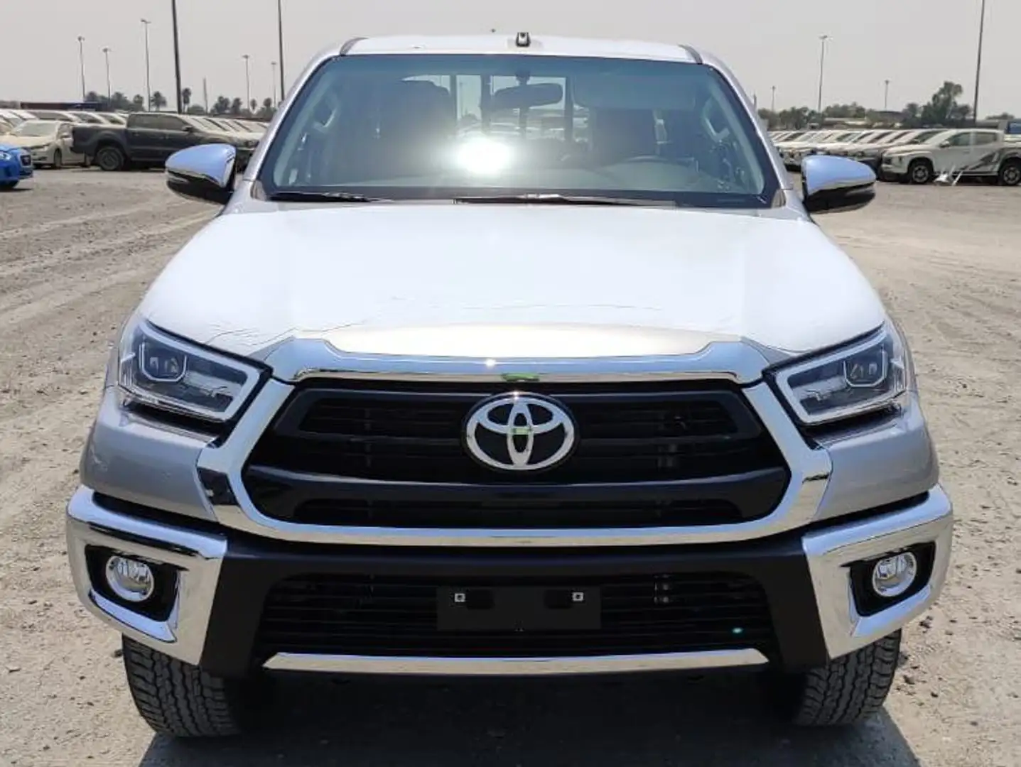 Toyota Hilux GLX SR5 4WD V4 2.7L VVTI 166ch Argent - 1