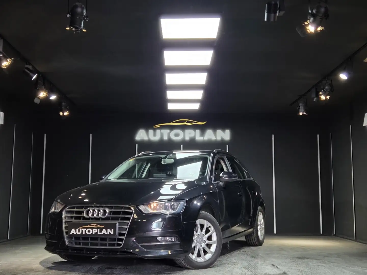 Audi A3 Sportback 1.6TDI Attraction S-Tronic 105 Negro - 1