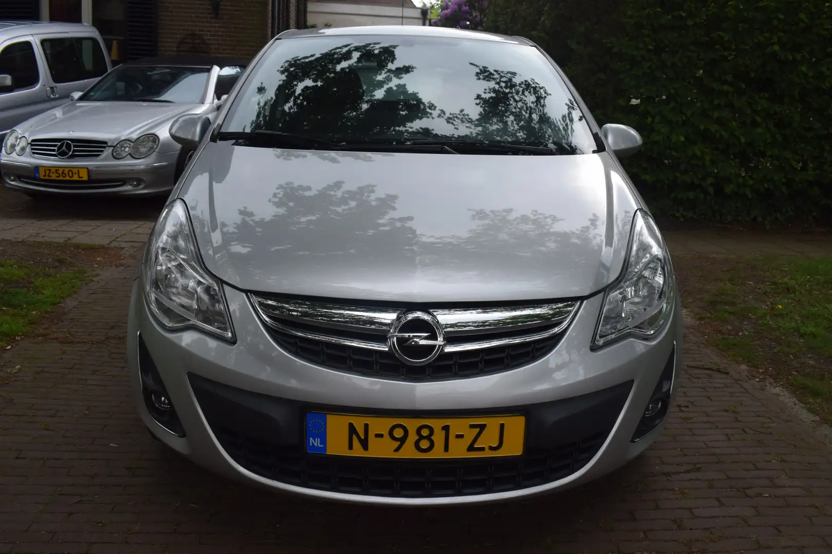 Opel Corsa 1.4-16V Automaat 150 Edition Silber - 2
