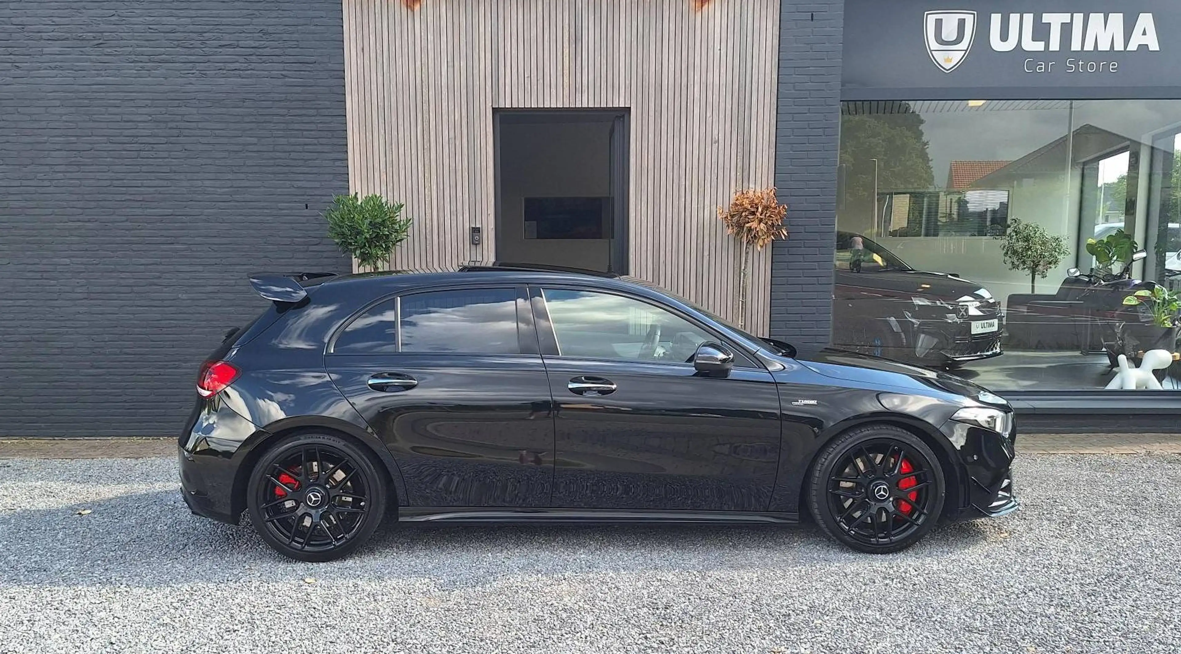 Mercedes-Benz A 35 AMG 4-MATIC AUTOMAAT PANO/NAVI/LED/KEYLESS/AERO