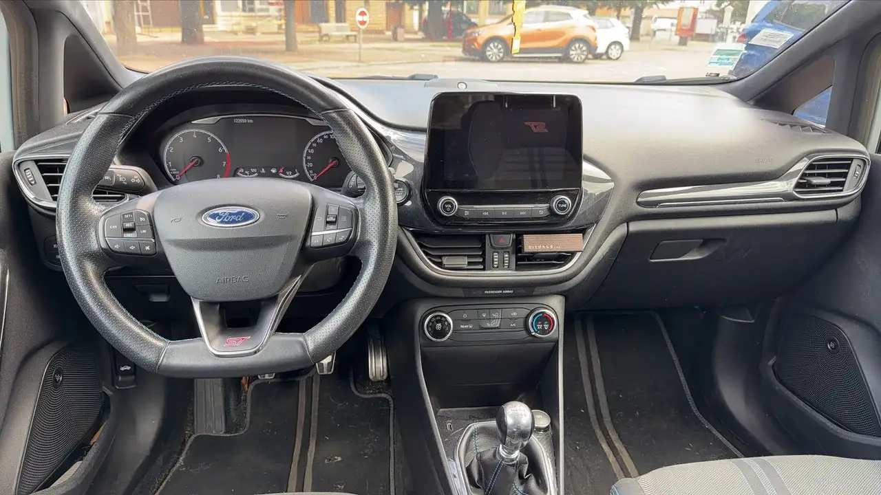 Ford Fiesta ST — photo 11