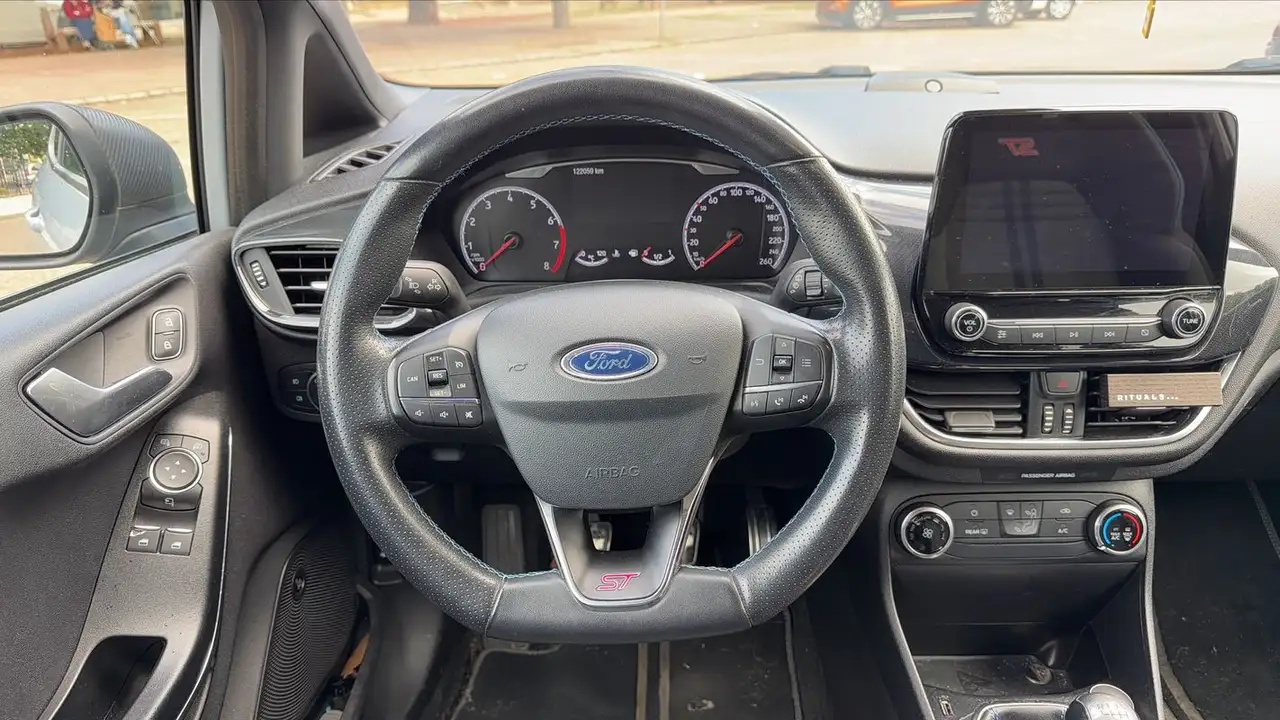 Ford Fiesta ST — photo 24