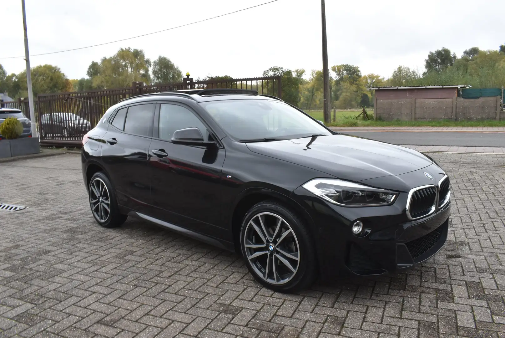 BMW X2 1.5 dA sDrive16 Pack M / Pano ***12M GARANTIE*** Zwart - 2