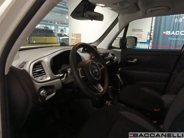 Jeep Renegade view 15