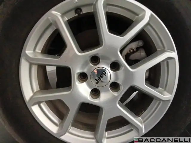 Jeep Renegade view 13