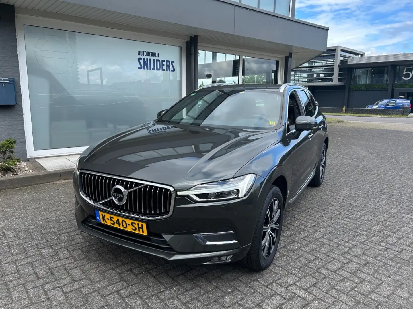 Volvo XC60 2.0 B4 INSCRIPTION FULL OPTIONS Groen - 2