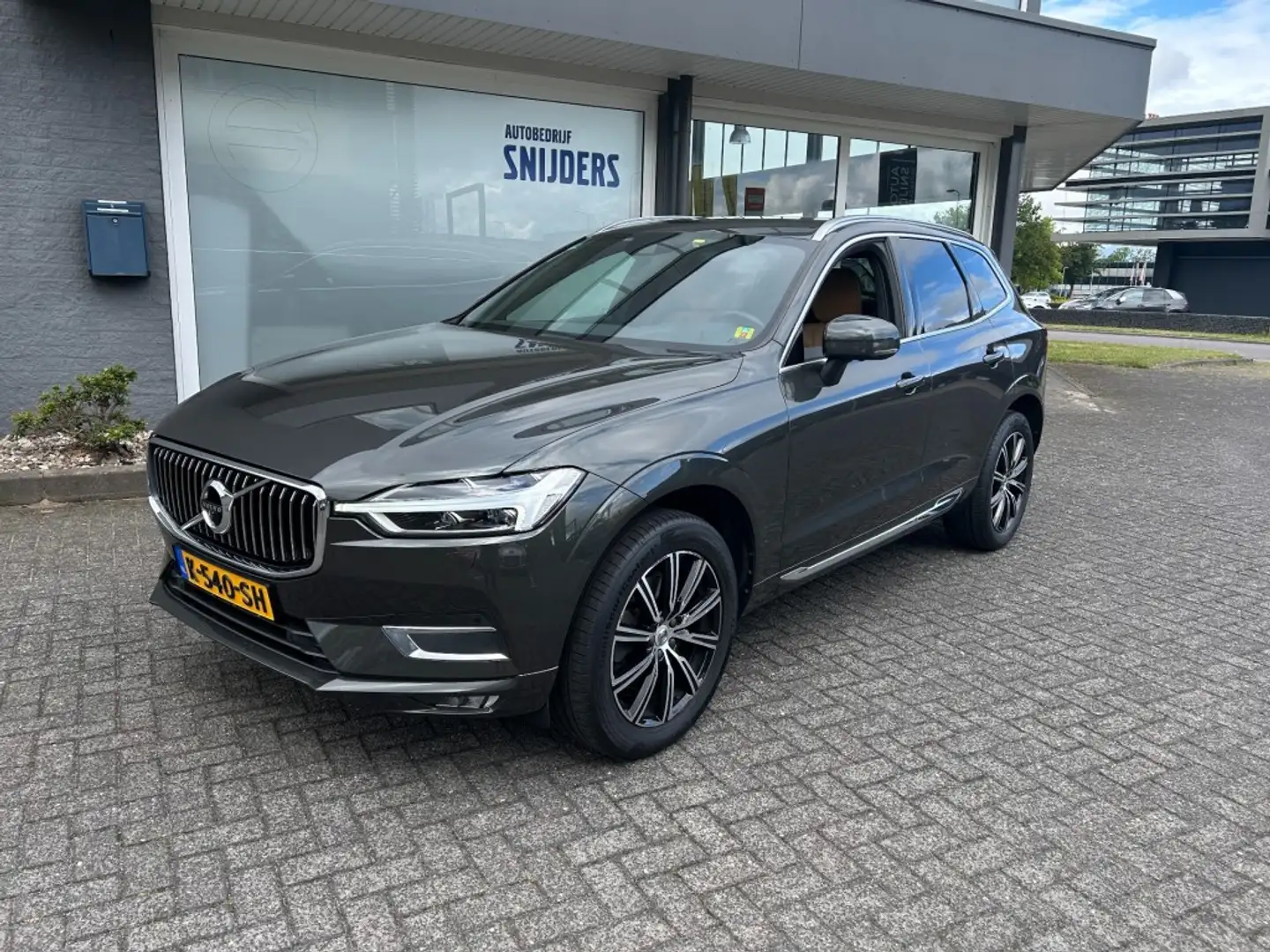 Volvo XC60 2.0 B4 INSCRIPTION FULL OPTIONS Groen - 1