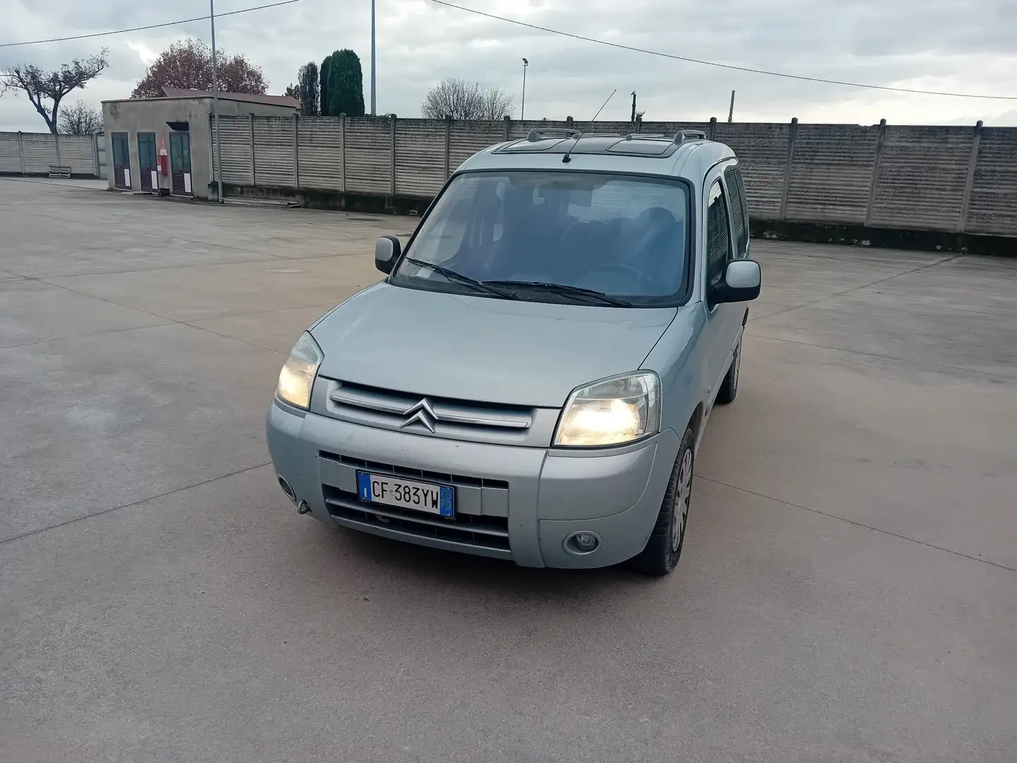 Citroen Berlingo 2.0 hdi Multispace PLS c/airbag,clima - 1