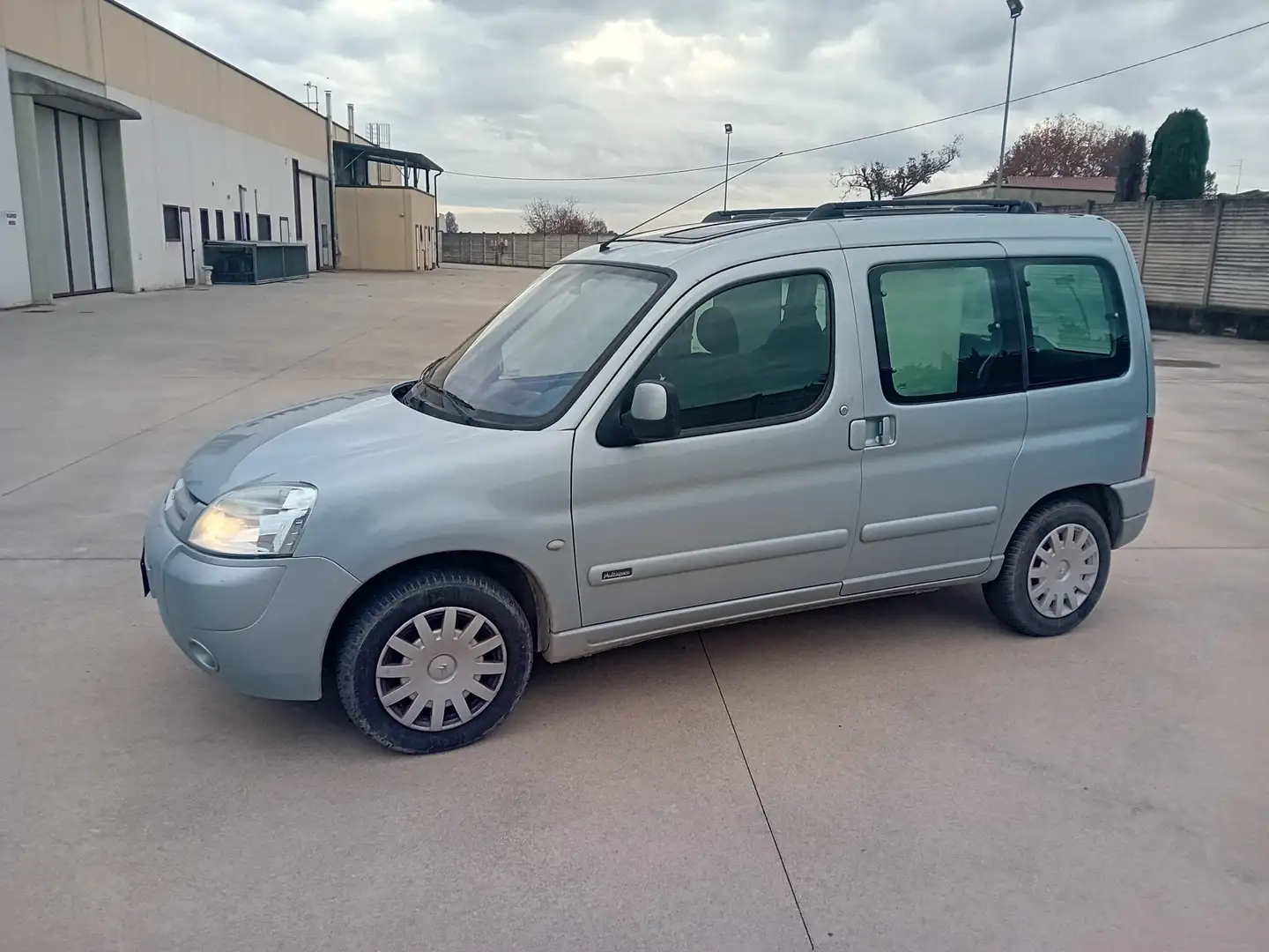 Citroen Berlingo 2.0 hdi Multispace PLS c/airbag,clima - 2