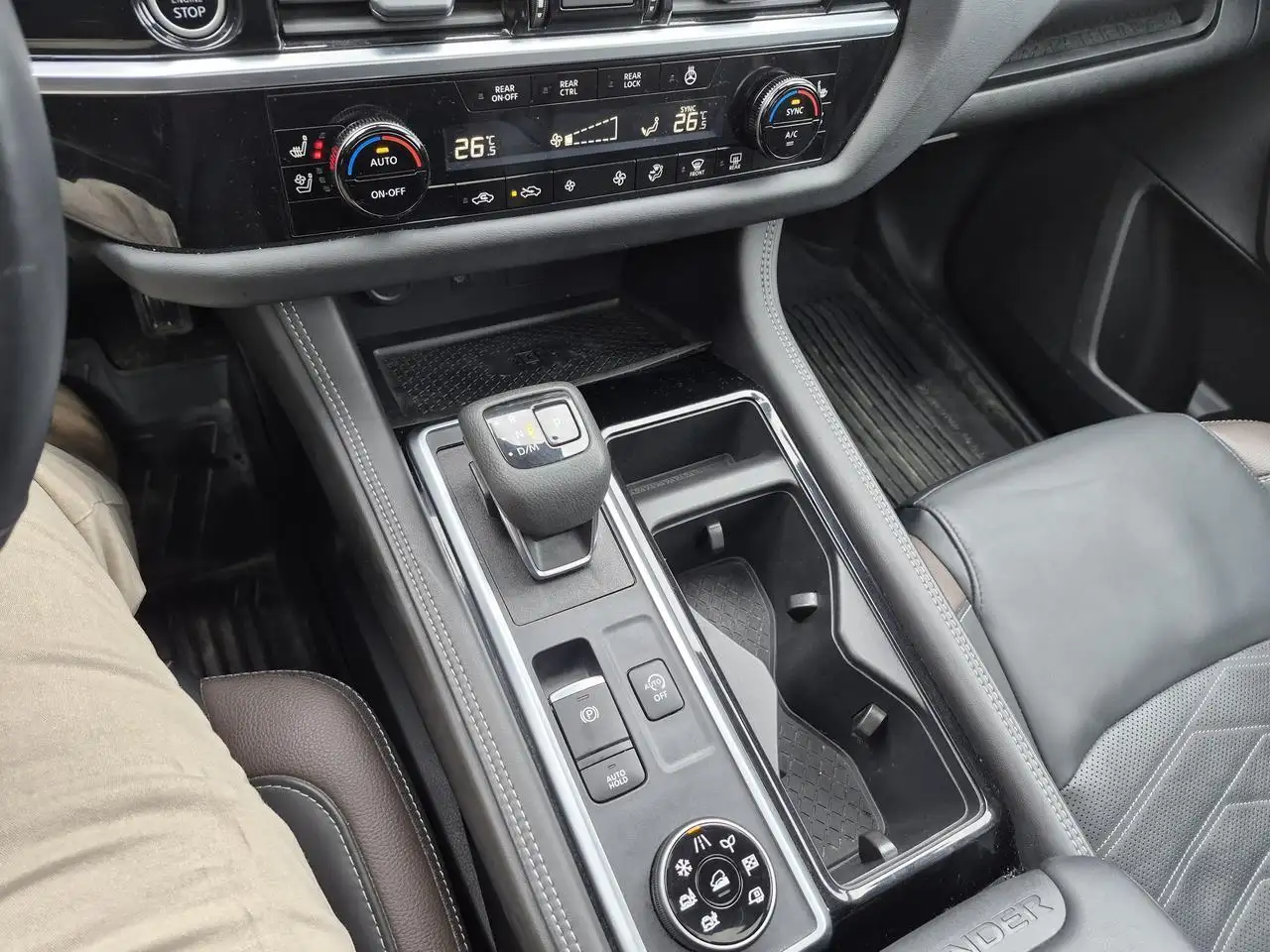 Nissan Pathfinder снимка Nissan Pathfinder