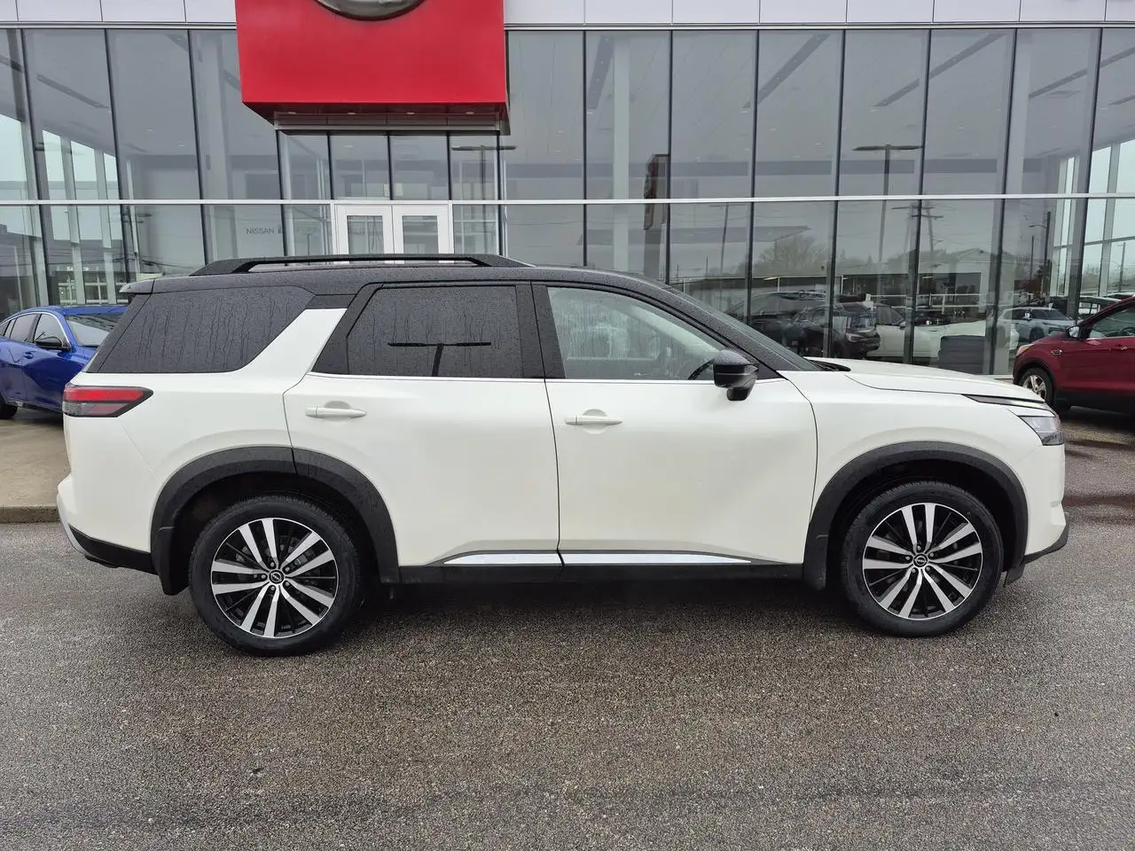 Nissan Pathfinder снимка Nissan Pathfinder