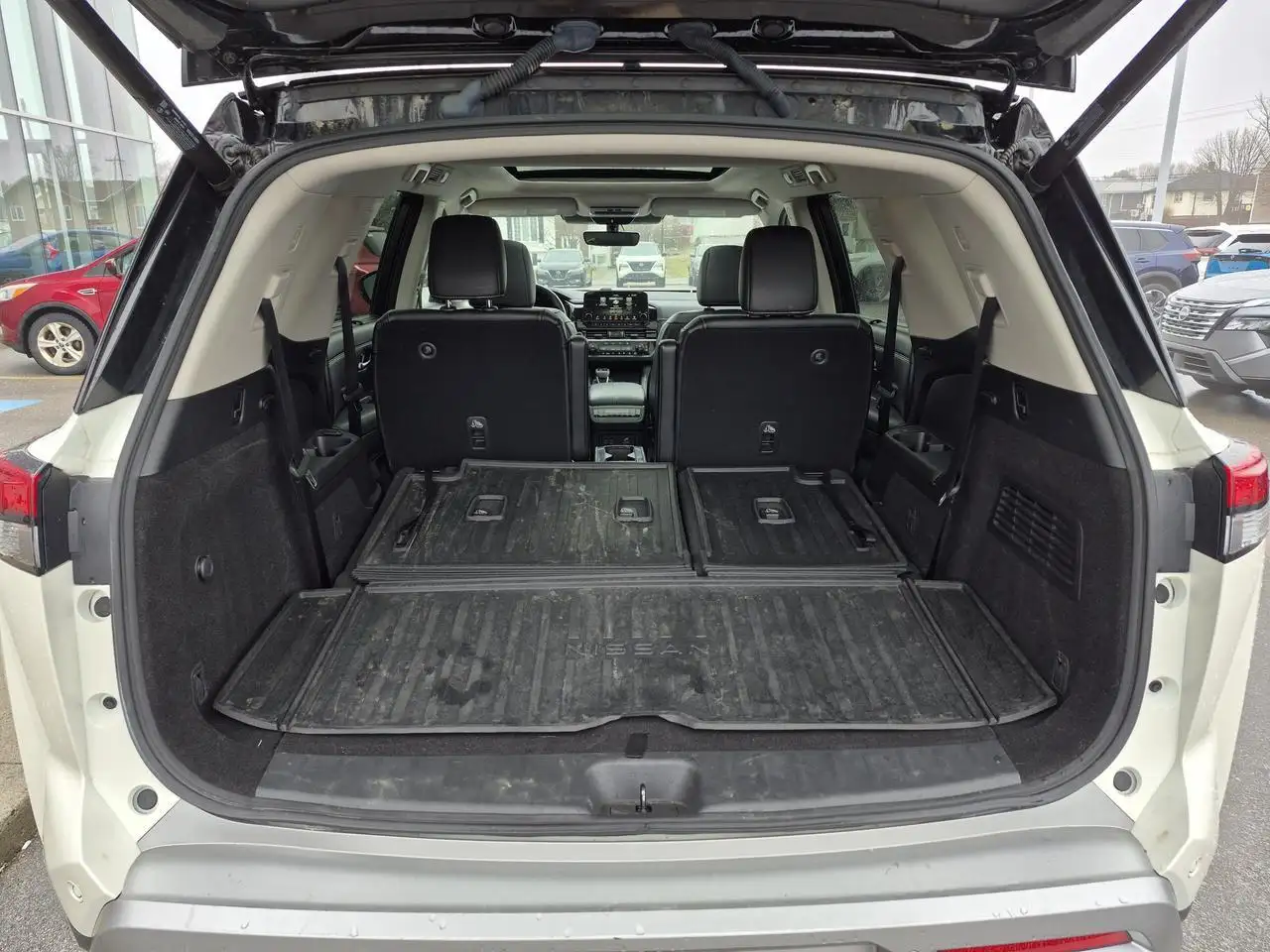 Nissan Pathfinder снимка Nissan Pathfinder