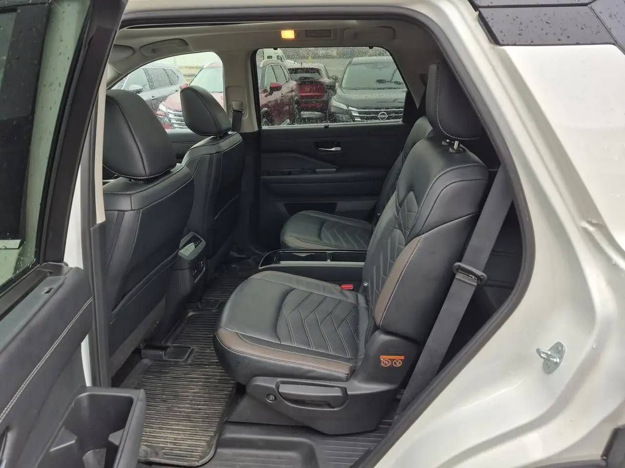 Nissan Pathfinder снимка Nissan Pathfinder