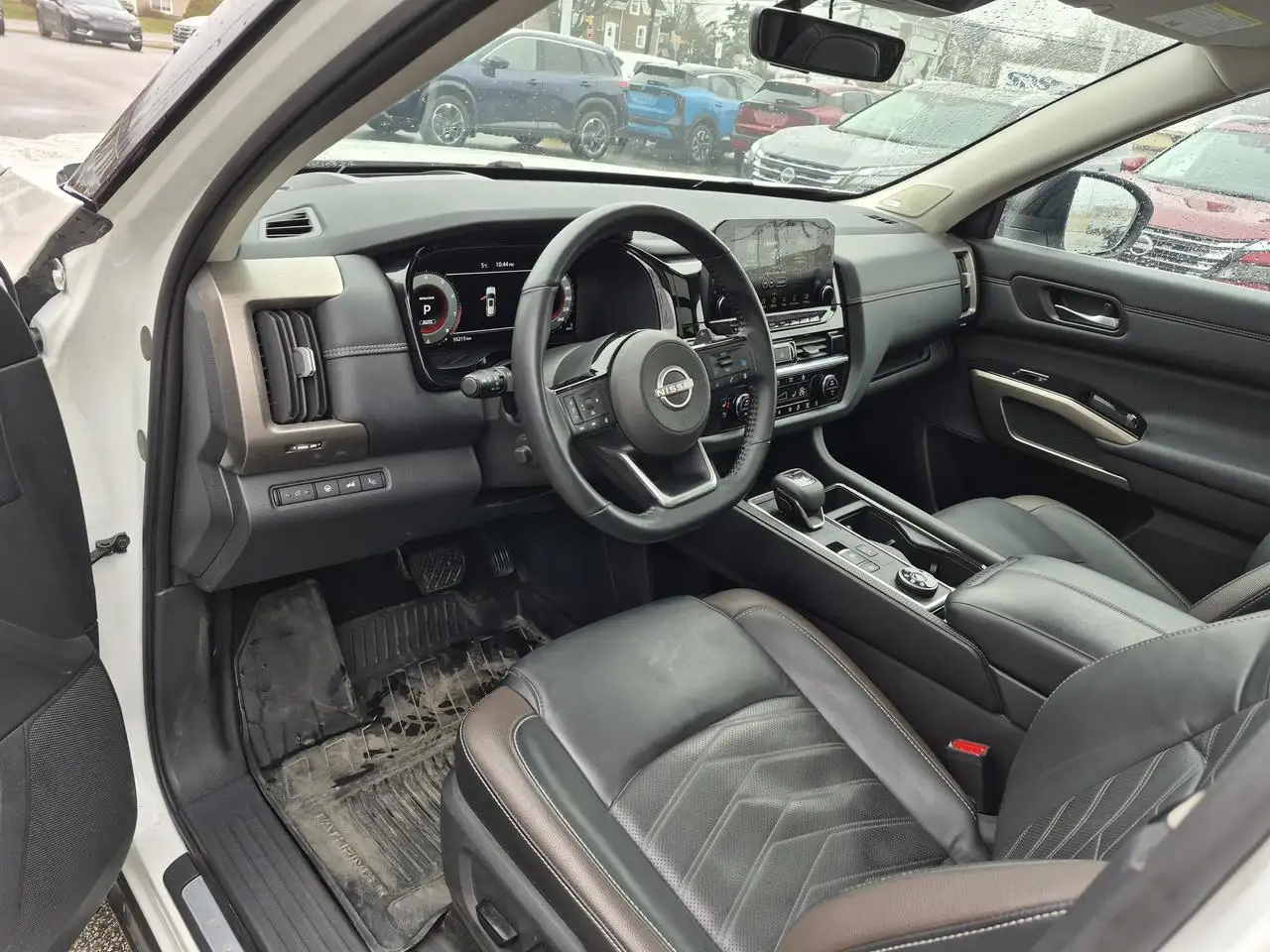 Nissan Pathfinder снимка Nissan Pathfinder