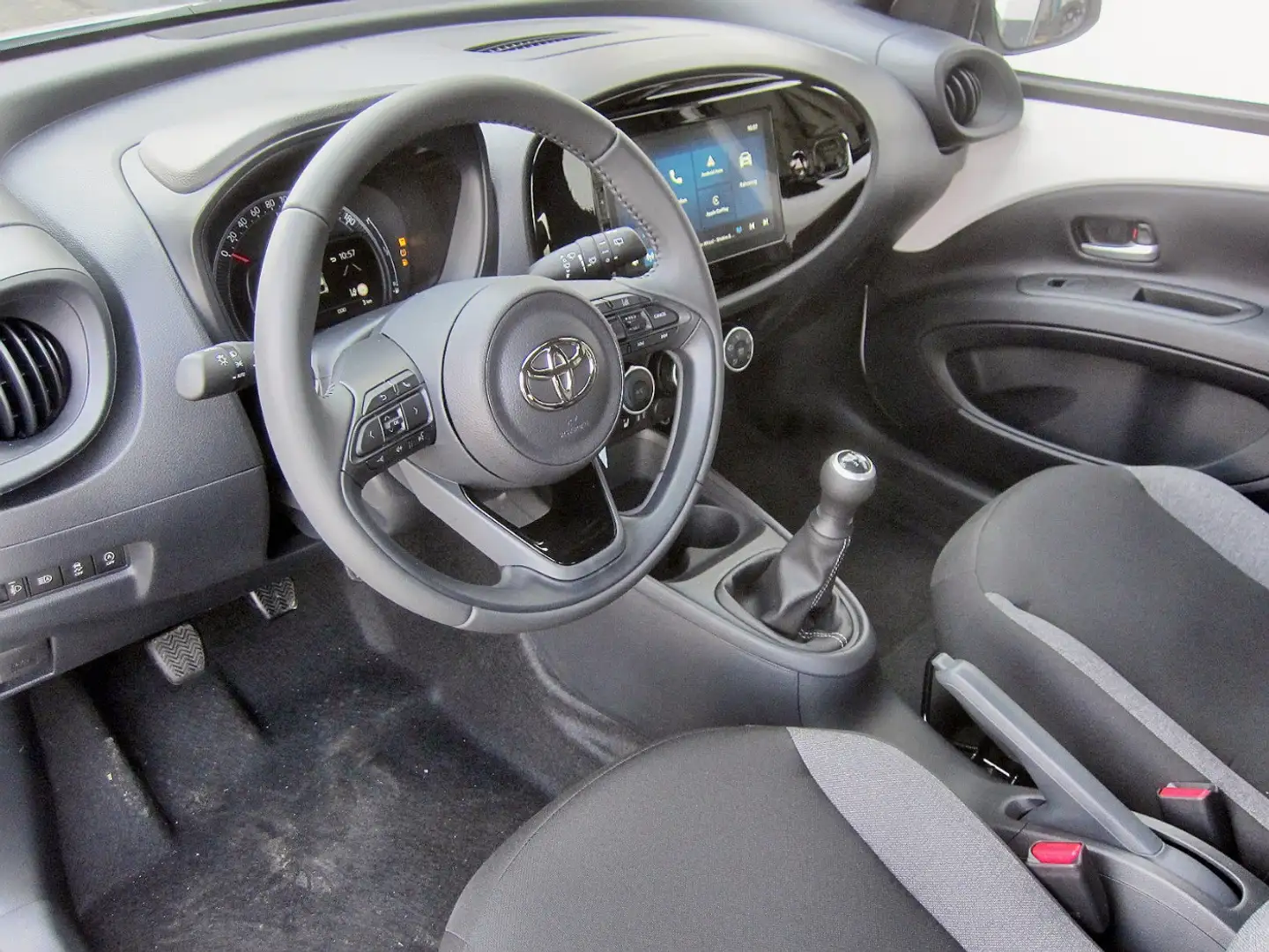 Toyota Aygo 1.0 Business Edition FLA SpurH KAM ACC Negru - 2