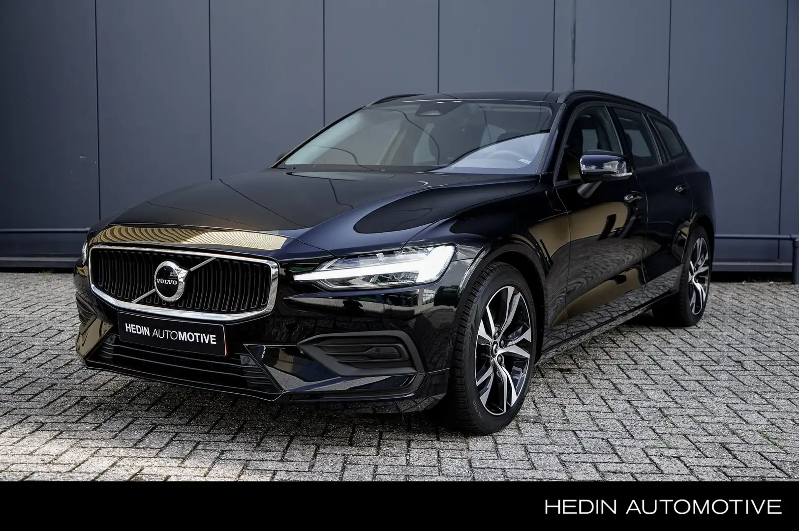 Volvo V60 2.0 B3 Essential Edition | Trekhaak | Park Assist Negro - 1