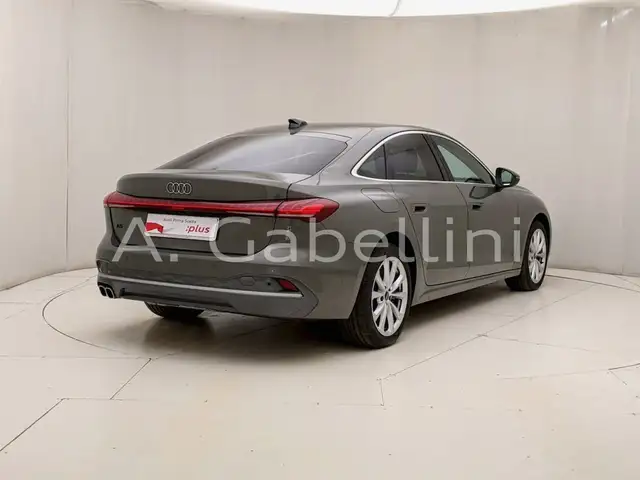 Audi A5 view 4