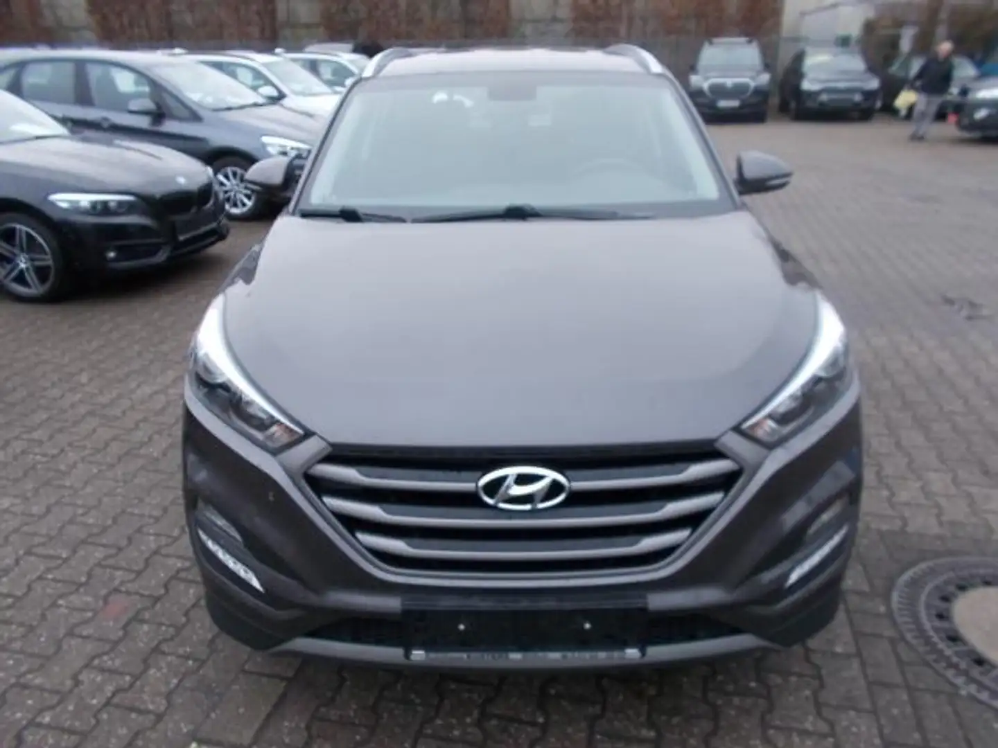 Hyundai TUCSON Trend 1.7CRDi, abn. AHK, SHZ, zus. WR Grau - 2