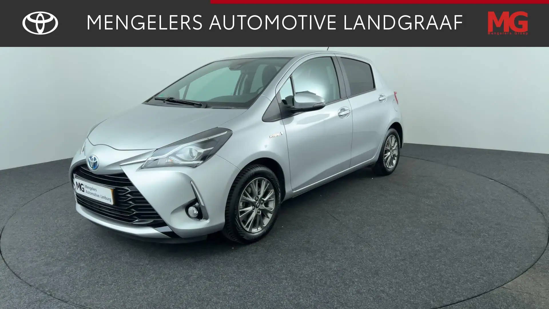 Toyota Yaris 1.5 Hybrid Dynamic Grijs - 1