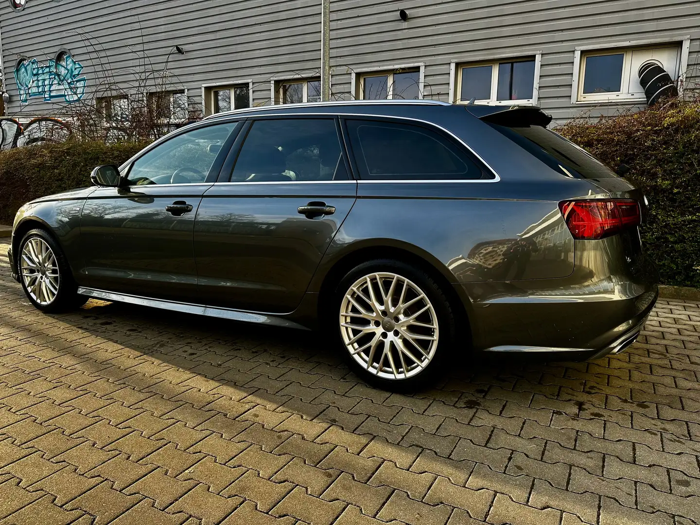 Audi A6 Avant 2.0 TDI ultra S tronic Grau - 2