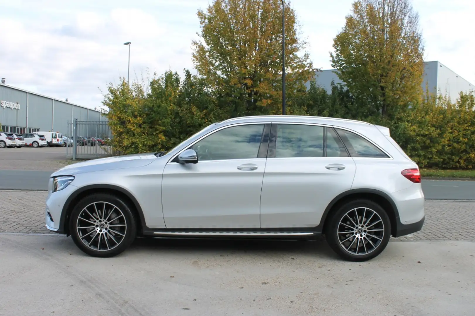 Mercedes-Benz GLC 250 4MATIC AMG Gris - 2