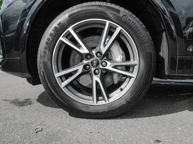 Audi Q5 view 7