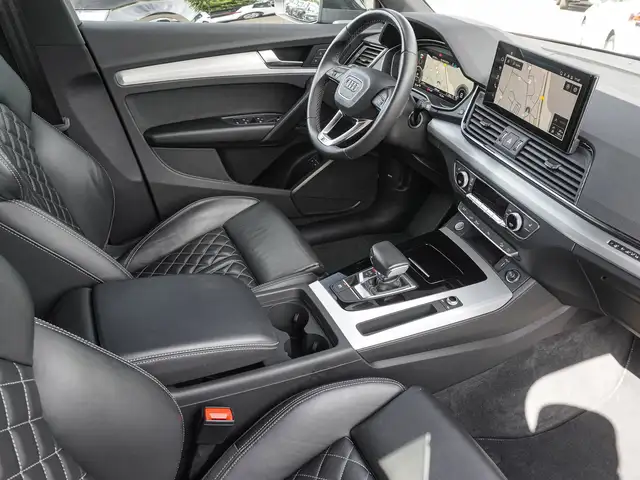 Audi Q5 view 8