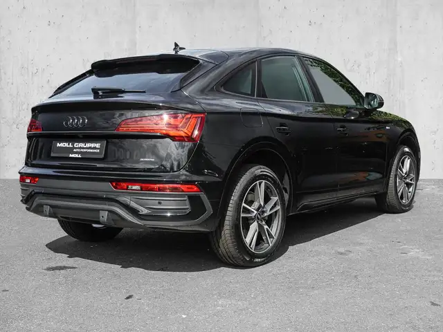 Audi Q5 view 4