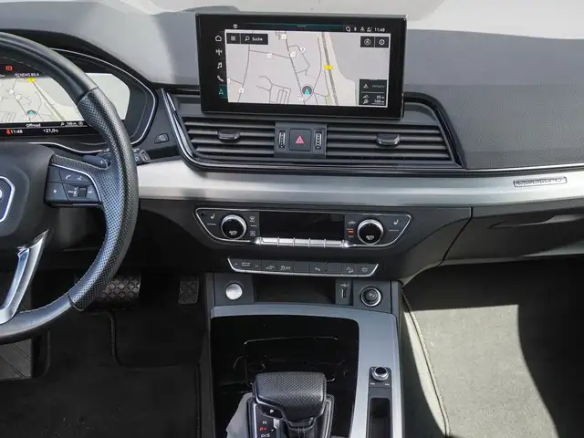 Audi Q5 view 12