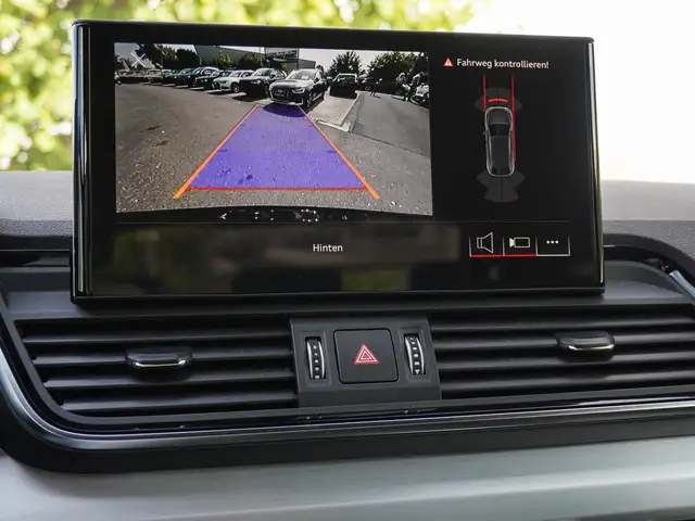 Audi Q5 view 13
