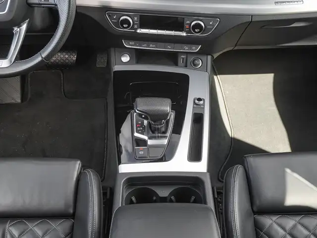 Audi Q5 view 14