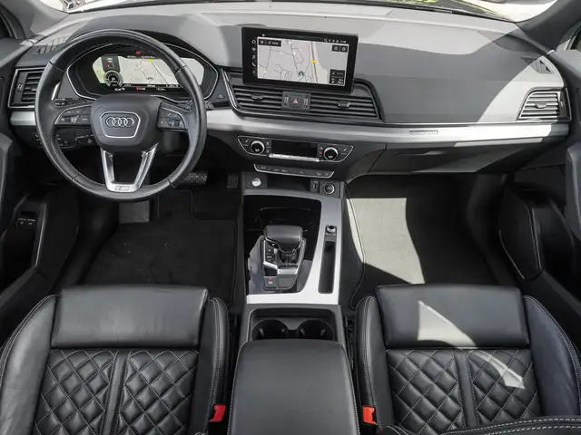 Audi Q5 view 10