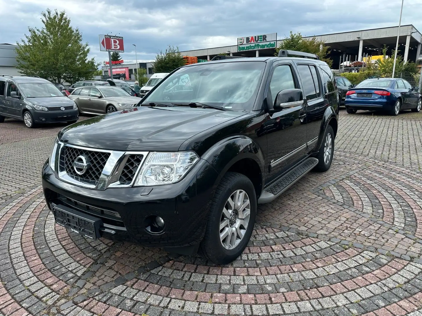 Nissan Pathfinder 3.0dCi LE Leder,S.Dach,Xenon,7-Sitzer Negru - 1