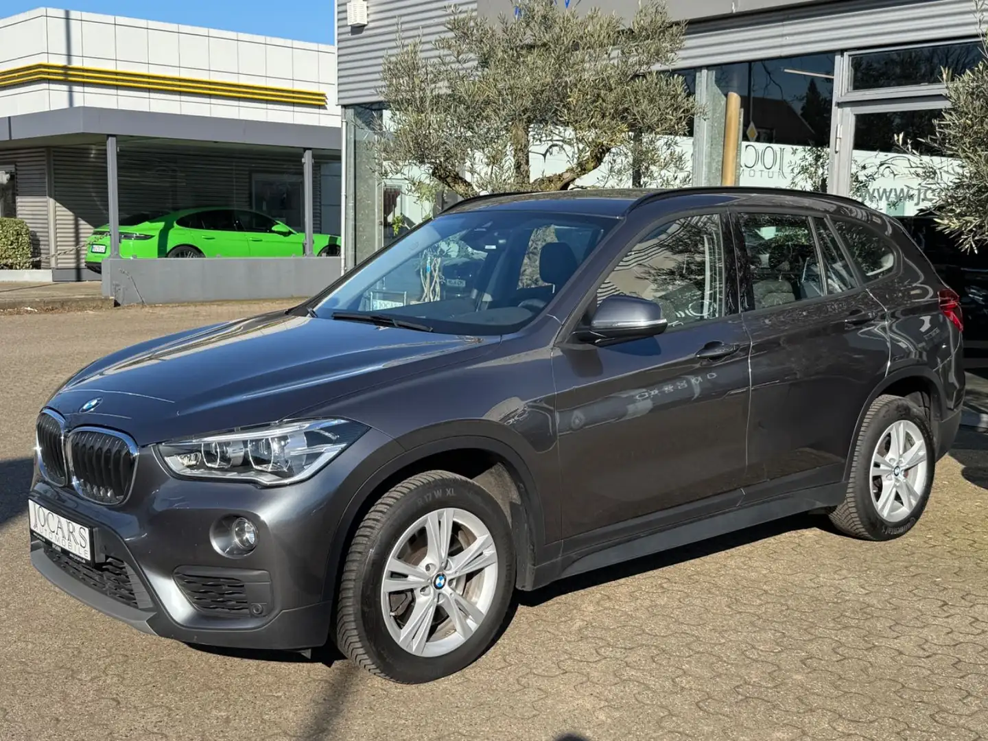 BMW X1 Advantage I AMBIENTE I LED I CAR-PLAY I PANO Grau - 1