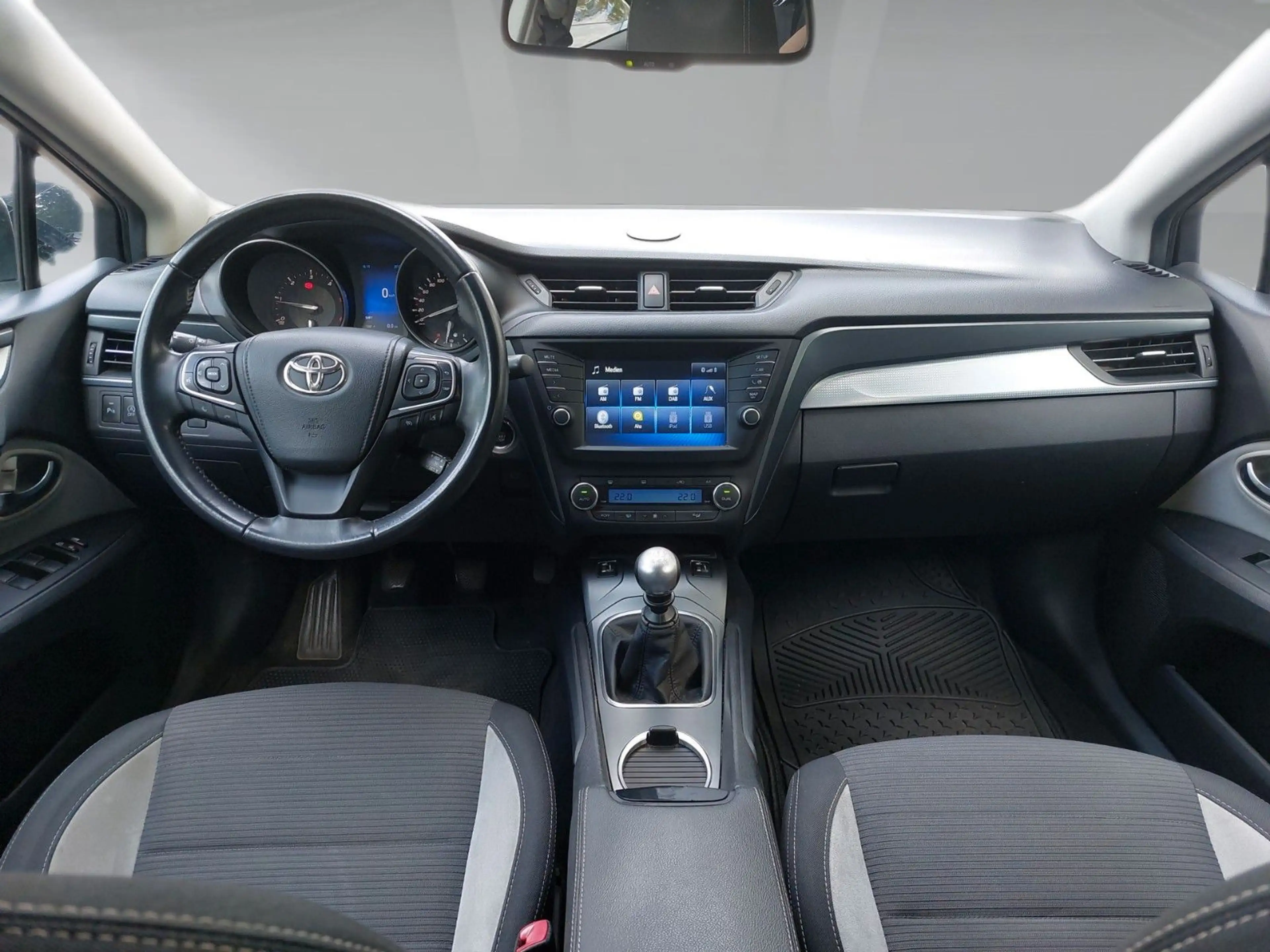 Toyota Avensis TOURING SPORTS EDITION-S AHK SHZ KLIMA LED TEMPO — photo 11