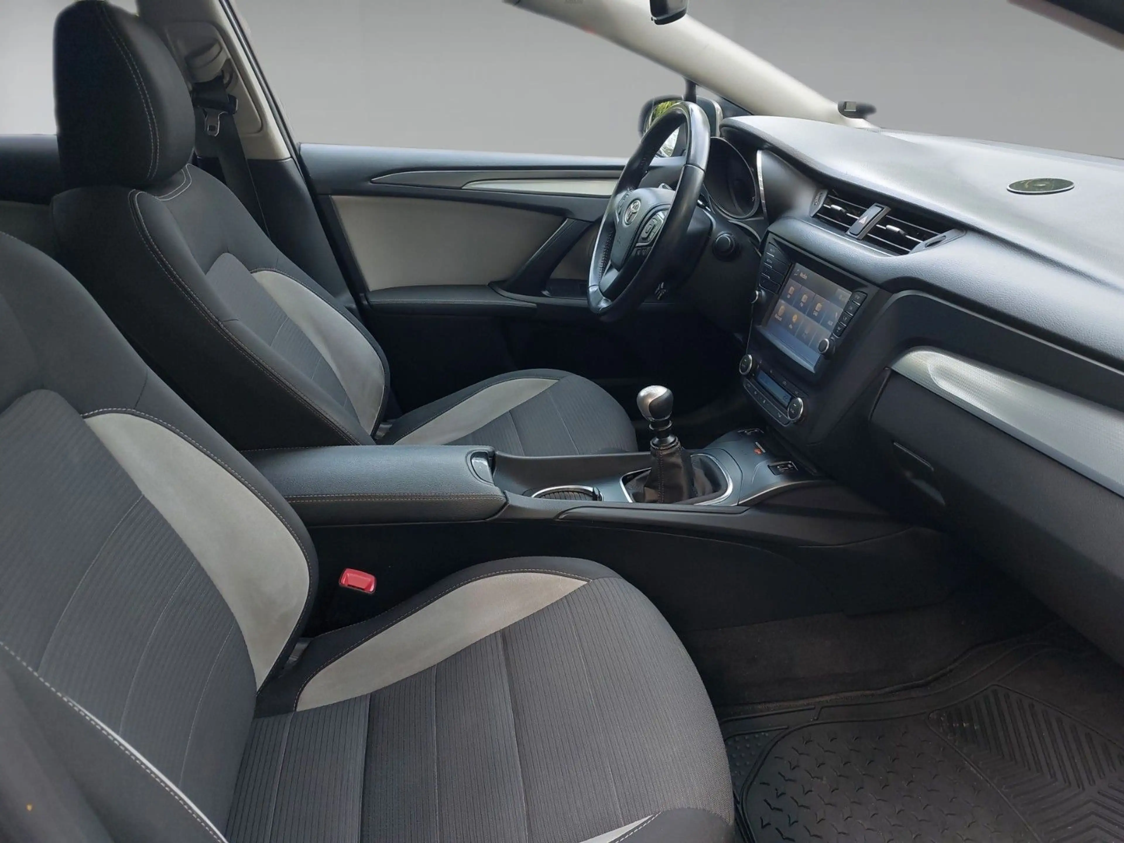 Toyota Avensis TOURING SPORTS EDITION-S AHK SHZ KLIMA LED TEMPO — photo 4