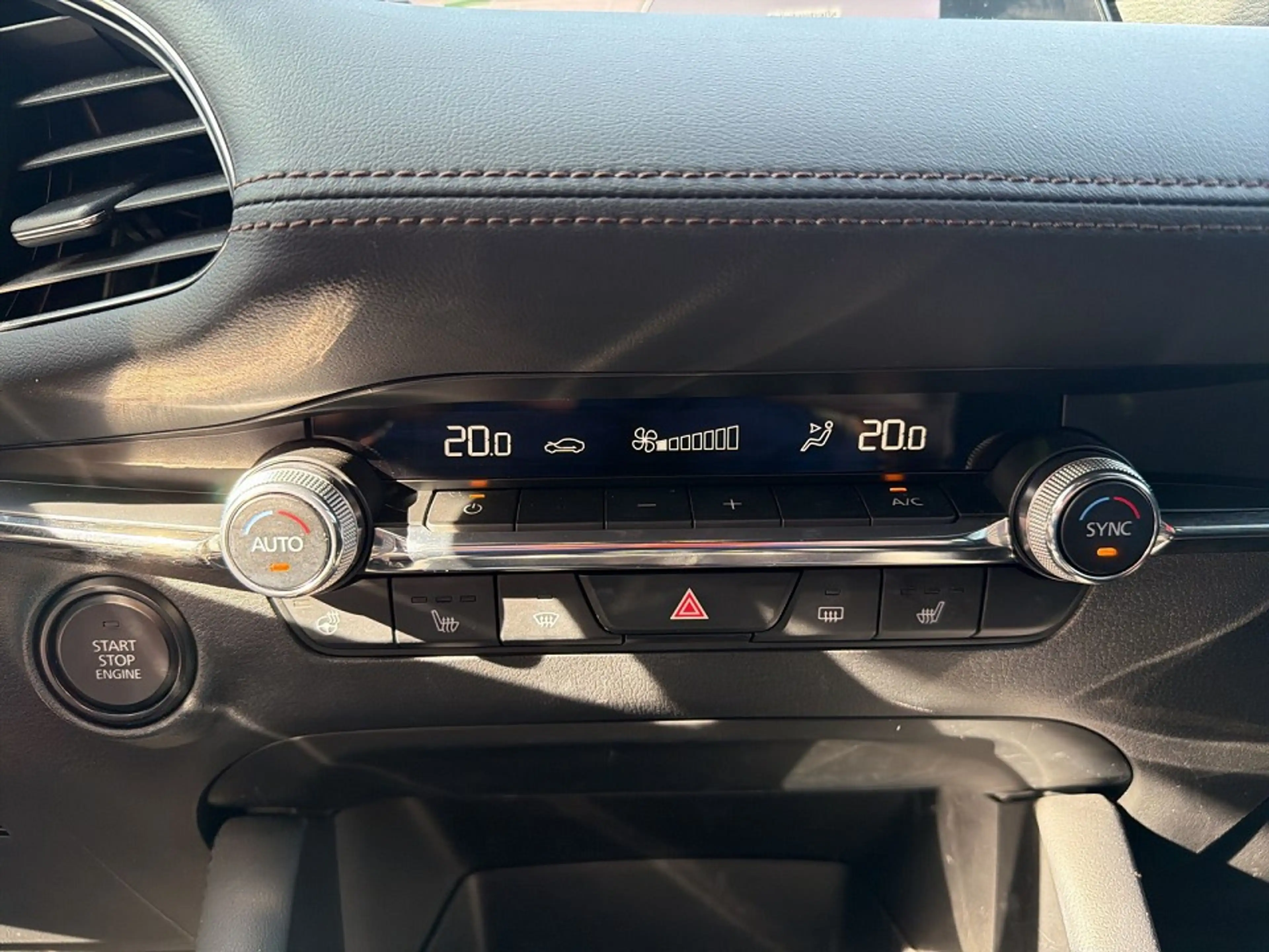 Mazda 3 2.0 M Hybrid Selection A18 — photo 11