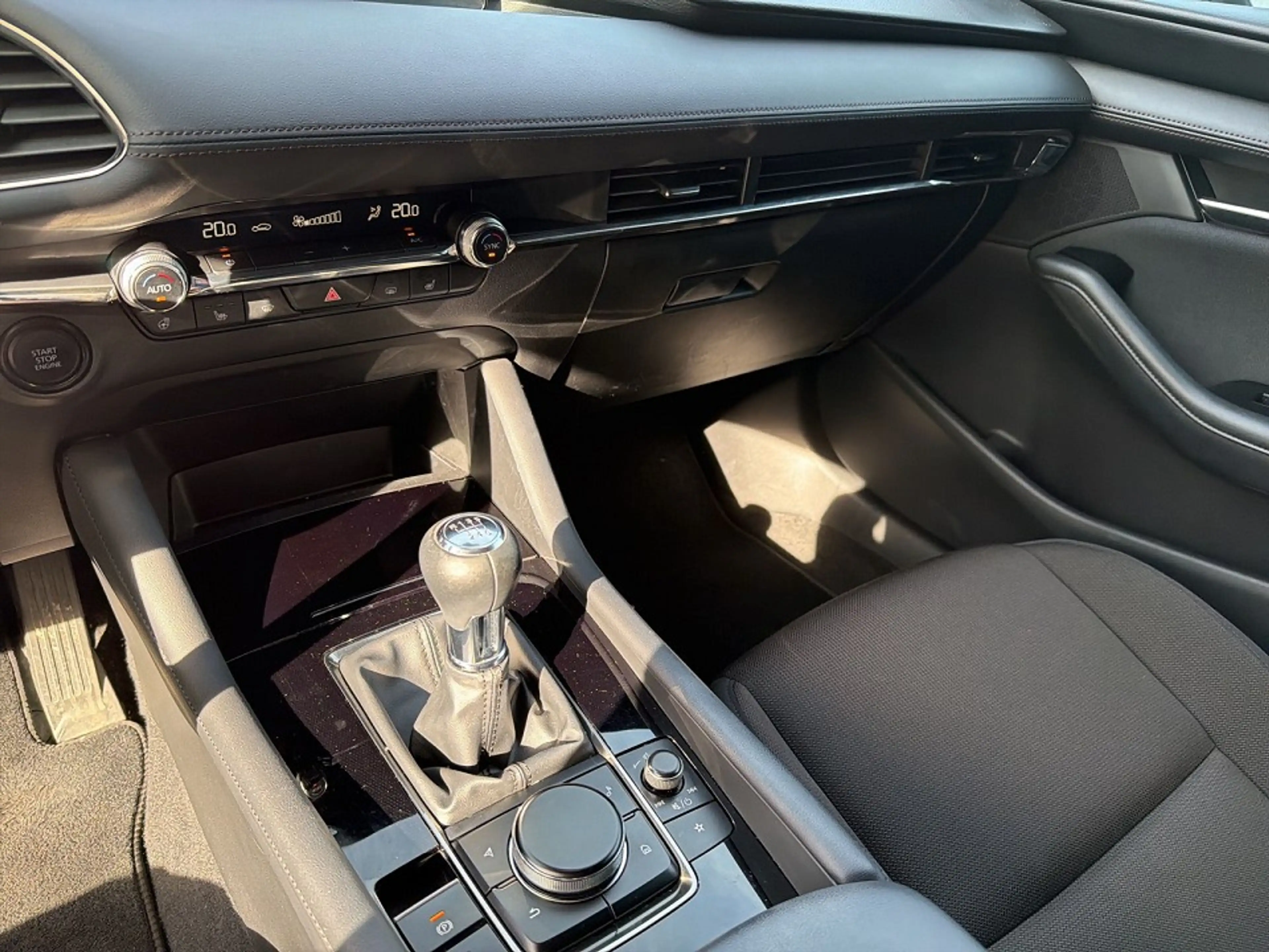 Mazda 3 2.0 M Hybrid Selection A18 — photo 17