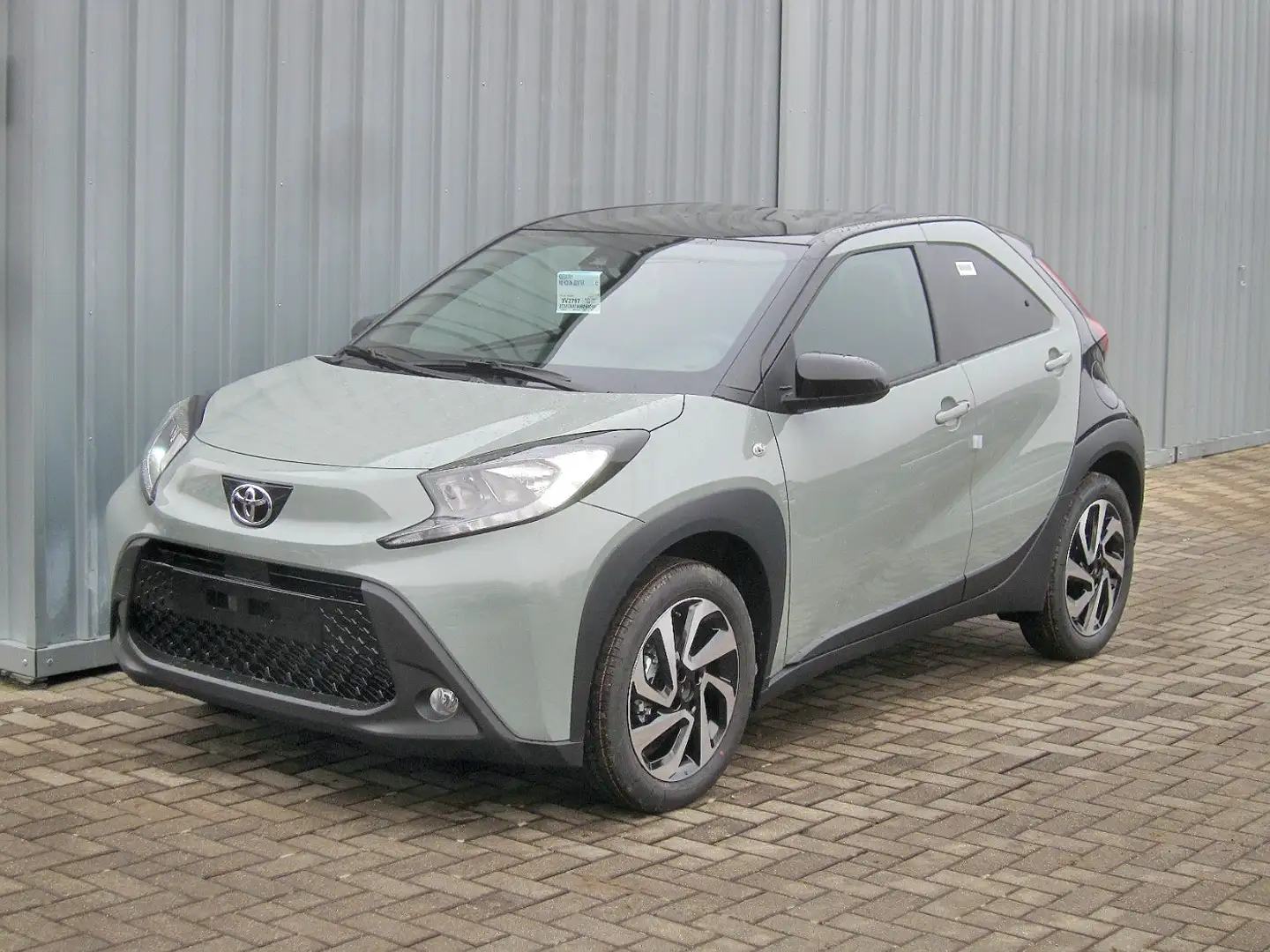 Toyota Aygo X 1.0 VVT-i Teamplayer Kamera, AppleCarPlay Gris - 1