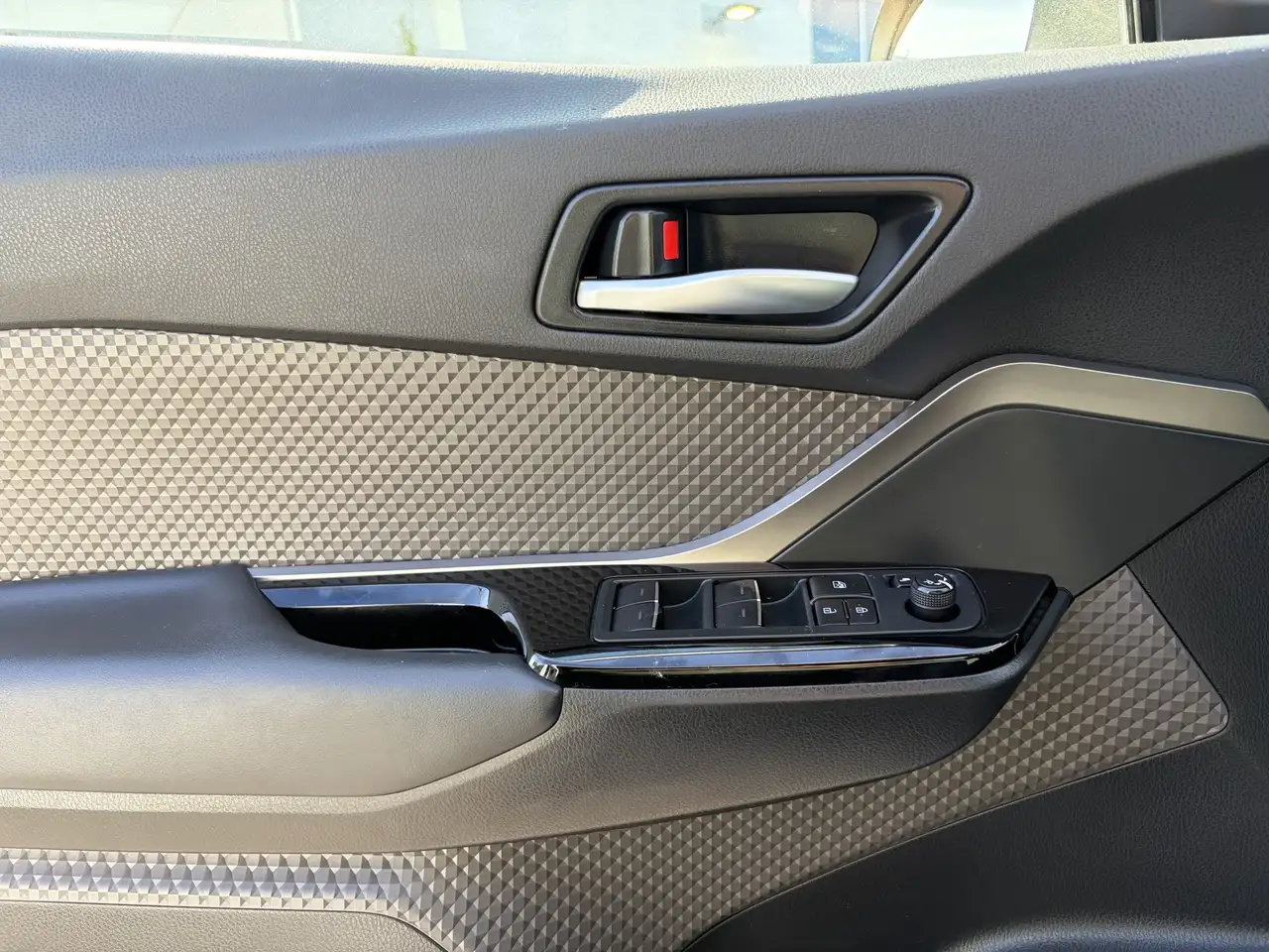 Toyota C-HR снимка Toyota C-HR