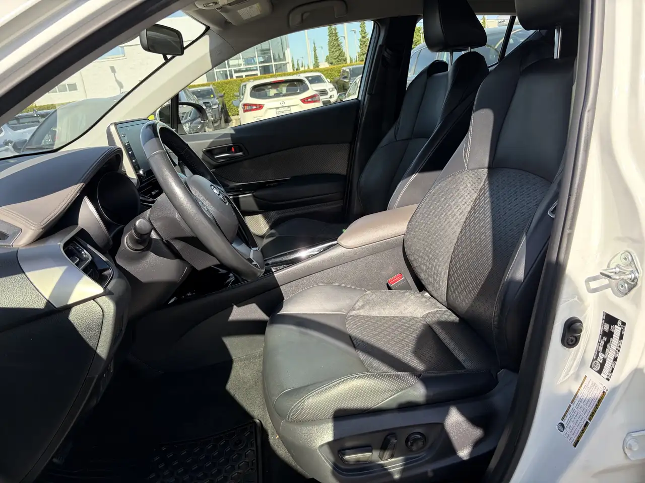 Toyota C-HR снимка Toyota C-HR