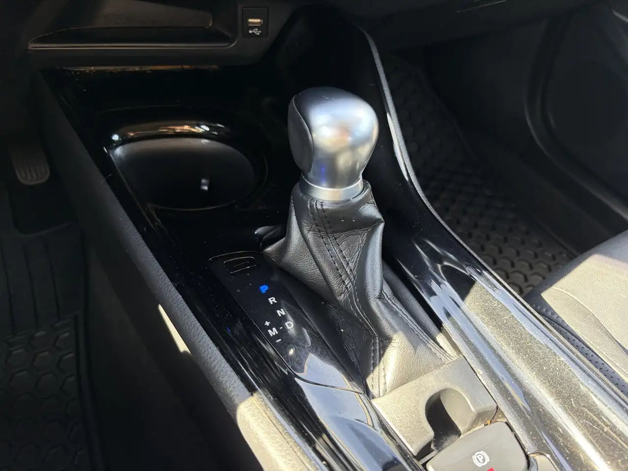 Toyota C-HR снимка Toyota C-HR
