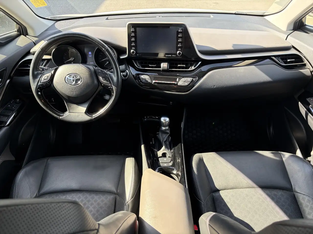 Toyota C-HR снимка Toyota C-HR