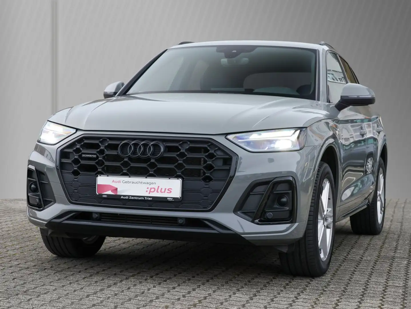 Audi Q5 55 TFSIe quattro S line S-tronic Grau - 2