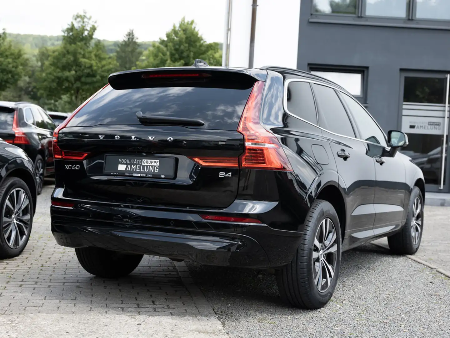 Volvo XC60 B4 Momentum Pro NAVI W-LAN FACEL. LED Schwarz - 2