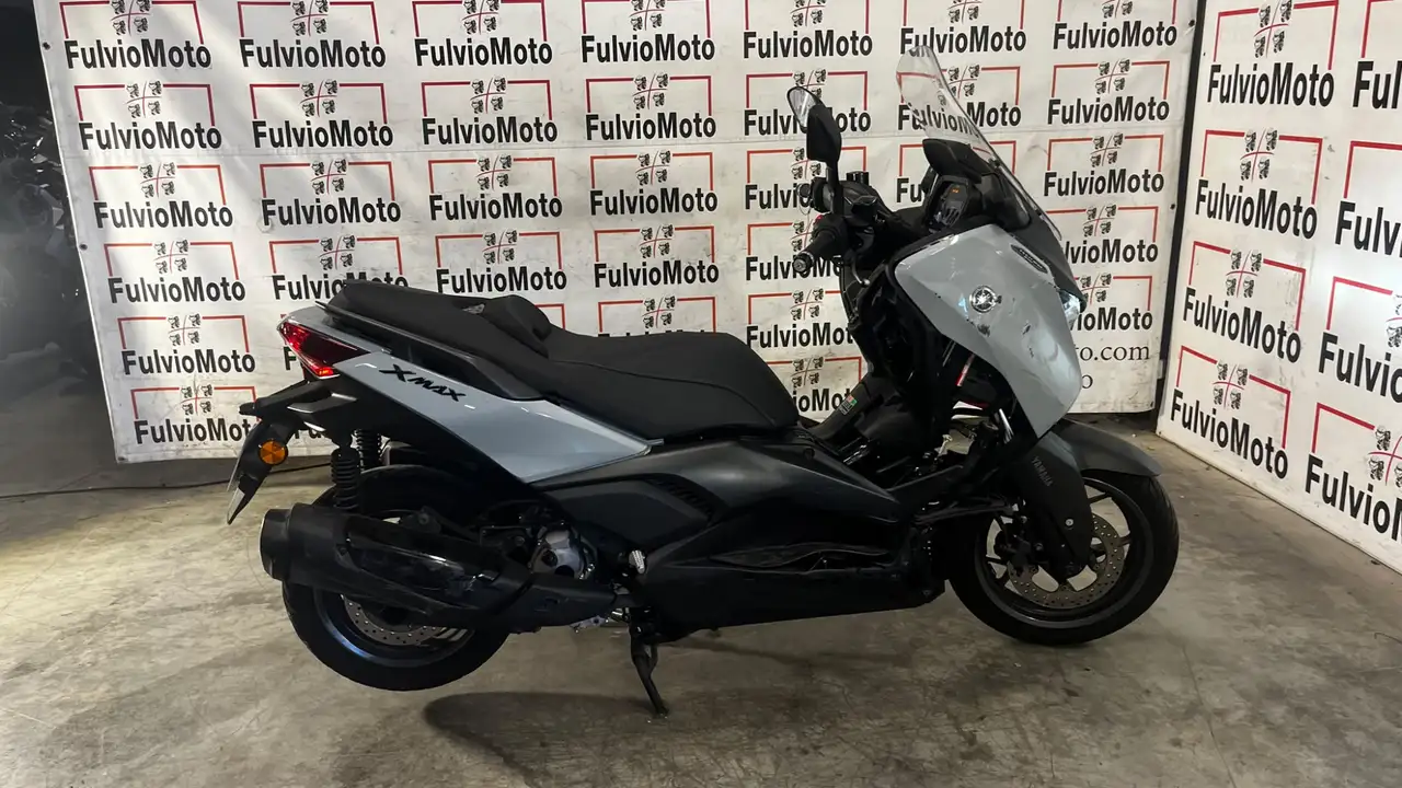 Yamaha X-Max 300