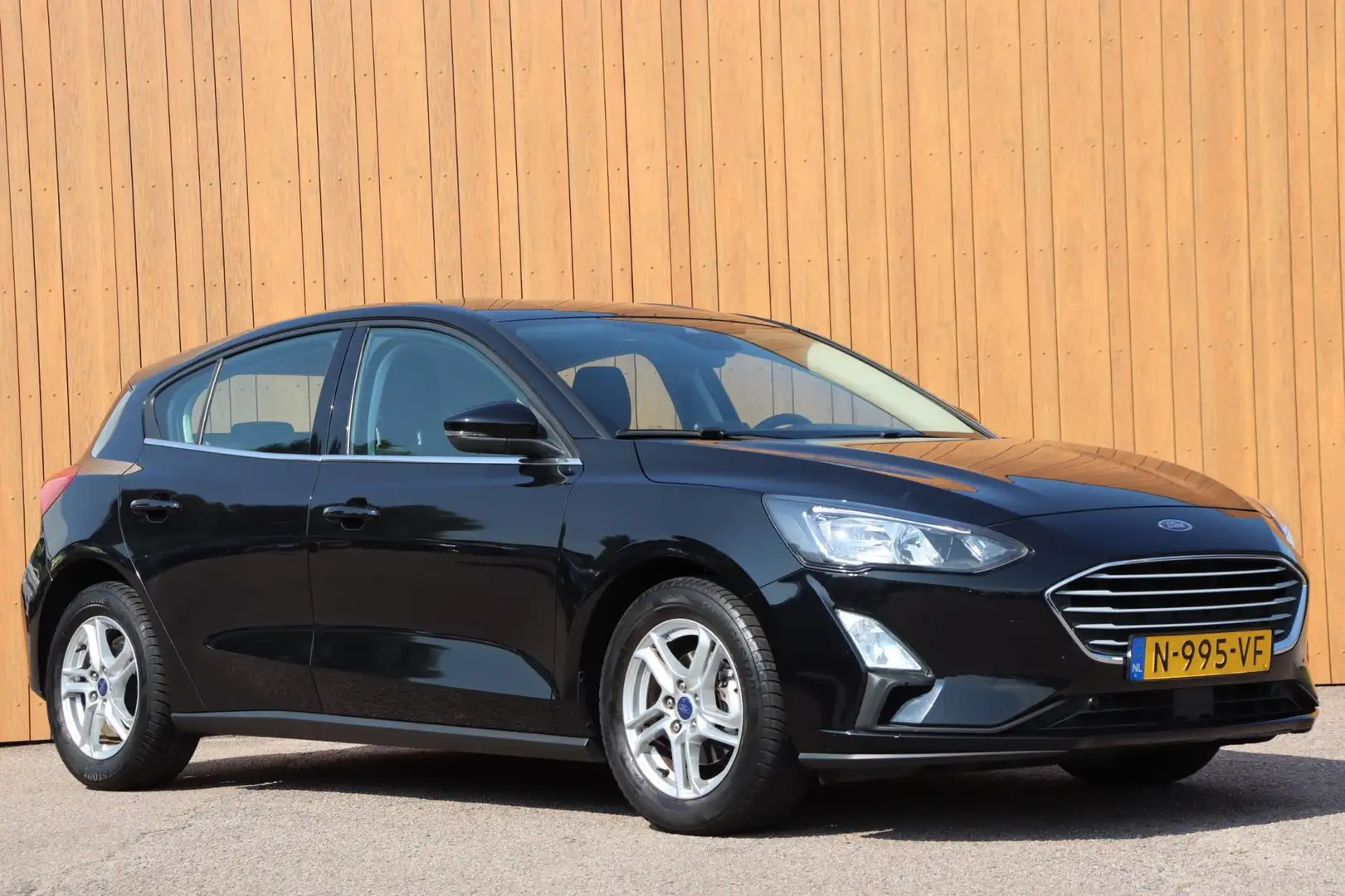 Ford Focus 1.0 EcoBoost Hybrid Trend Edition Business org. NL Zwart - 2