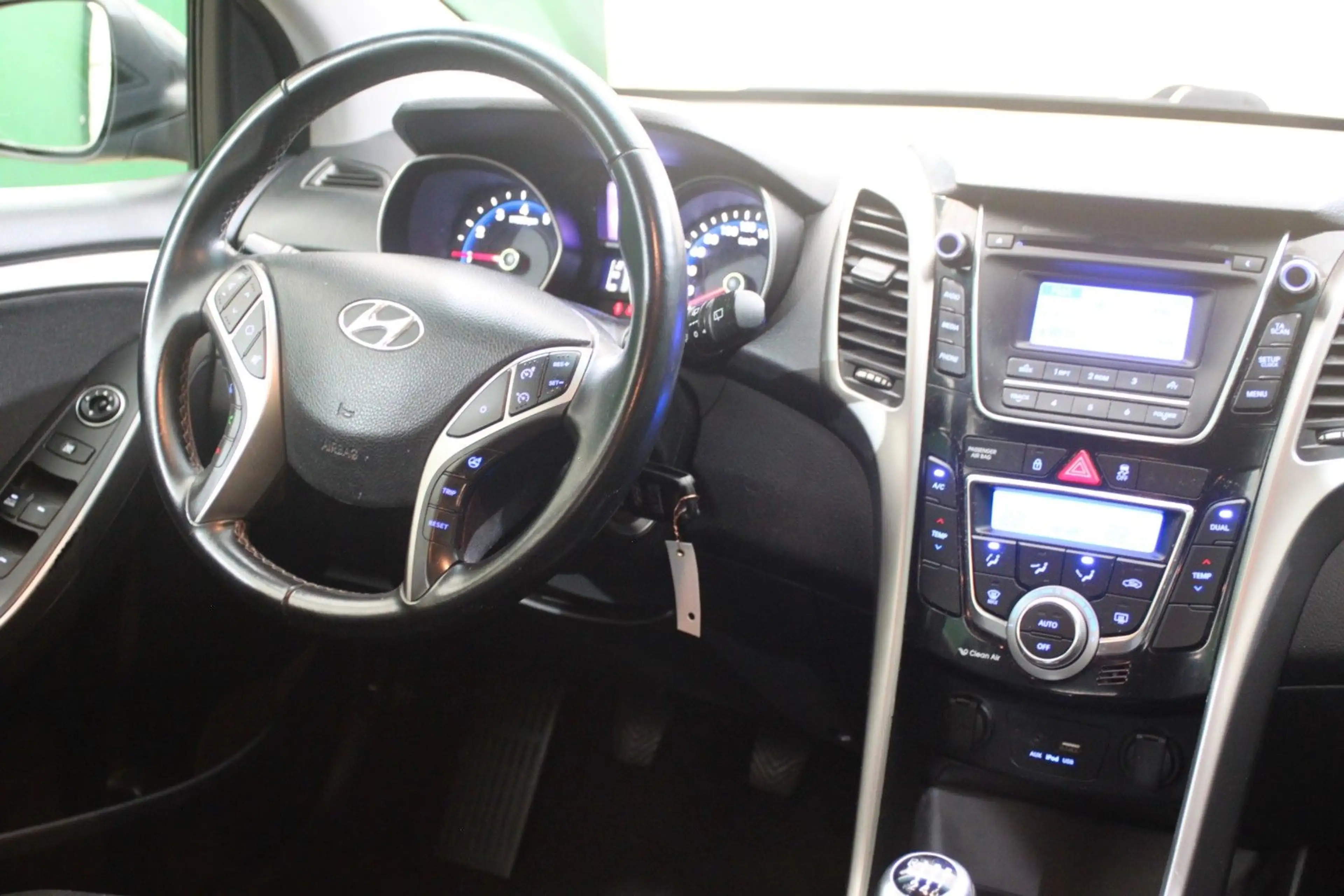 Hyundai i30 1.6/ Alu/ PDC/ Klimaautom./ Bluetooth — photo 12