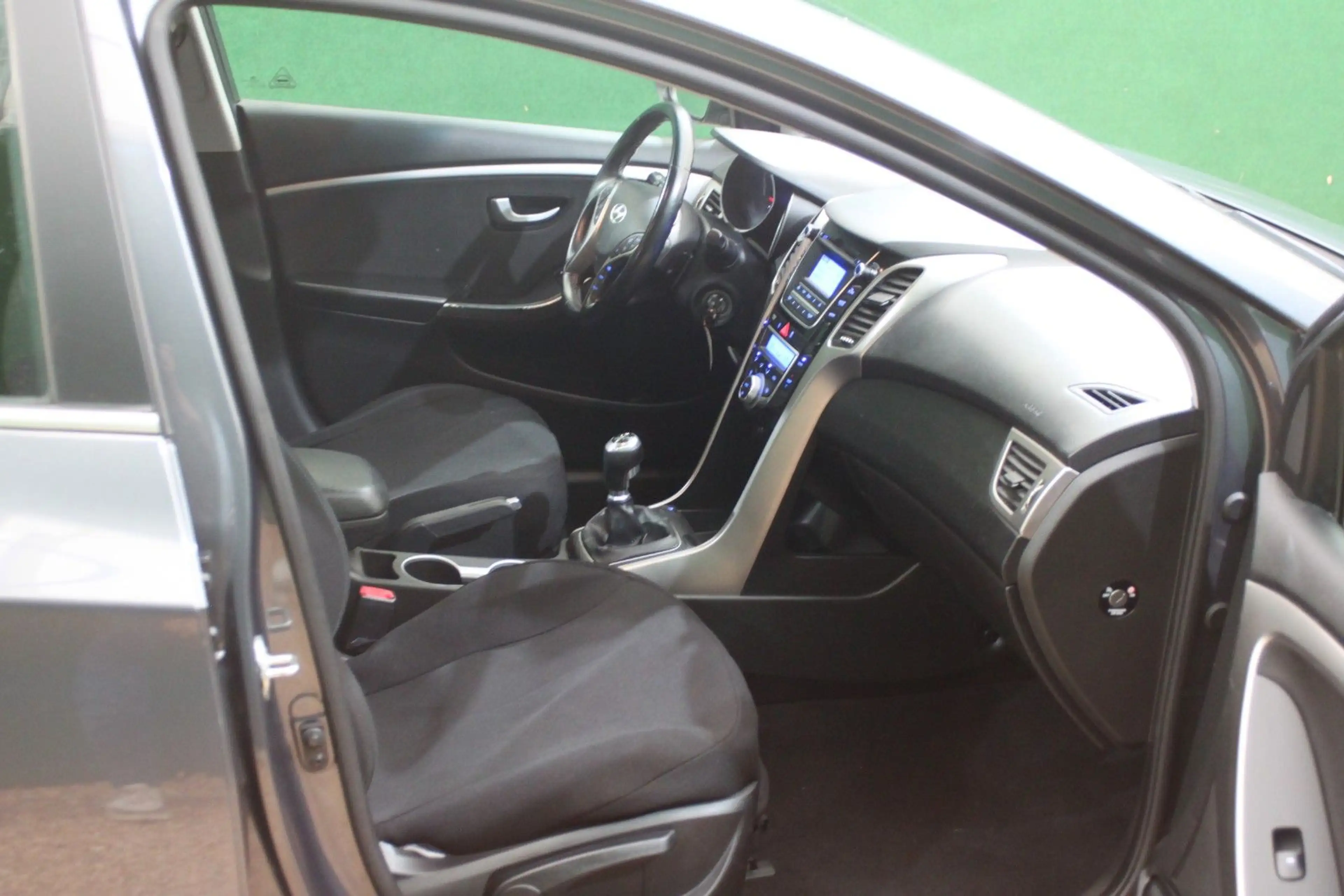 Hyundai i30 1.6/ Alu/ PDC/ Klimaautom./ Bluetooth — photo 13
